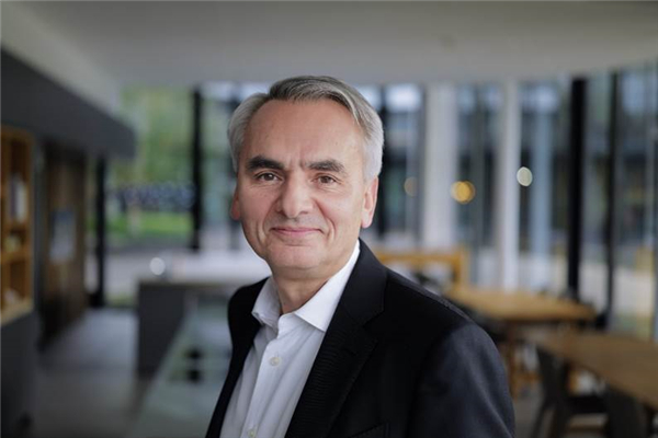 �������õ������Ŷ��»��Ա��ϯ�г��ٽ�;��˳Ӧȫ��ҵ������ǲ�����չ֮��